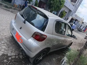 Toyota Vitz 2004 Silver