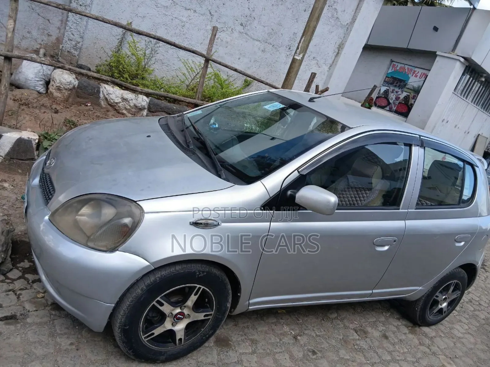 Toyota Vitz 2004 Silver
