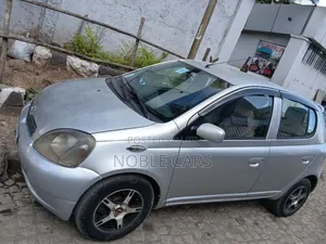 Toyota Vitz 2004 Silver