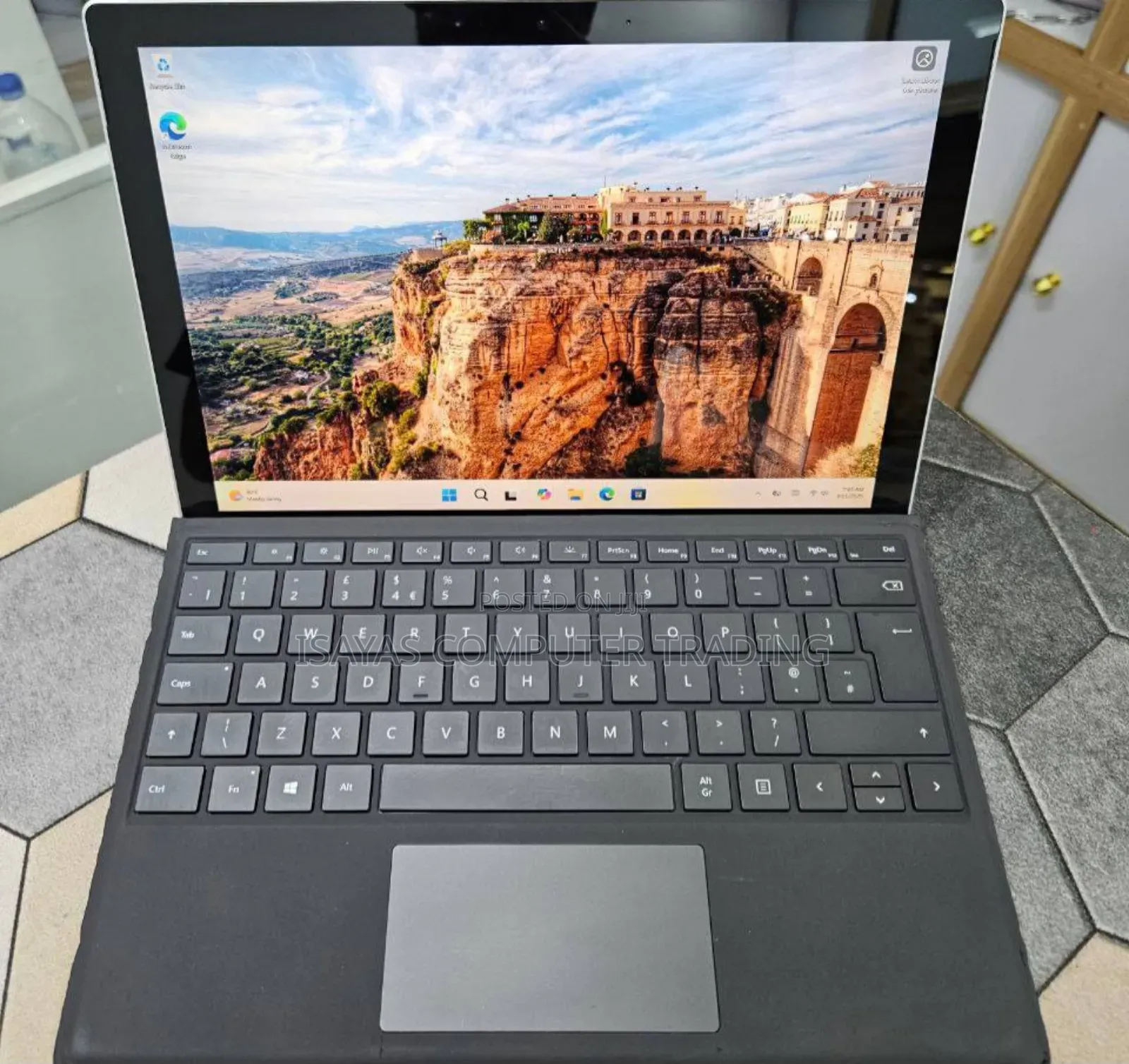 New Laptop Microsoft Surface 16GB Intel Core i7 SSD 256GB