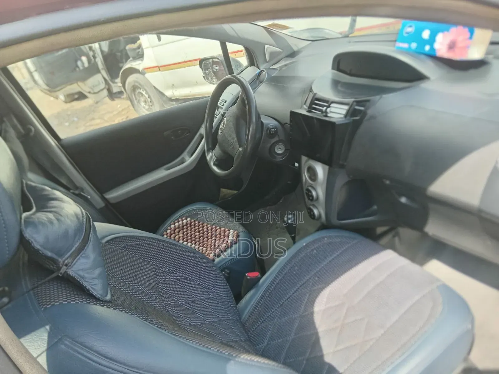 Toyota Yaris Base Hatchback 3dr 2010 Burgundy