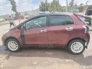 Toyota Yaris Base Hatchback 3dr 2010 Burgundy