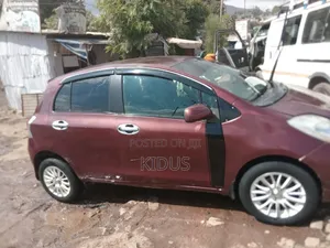 Toyota Yaris Base Hatchback 3dr 2010 Burgundy