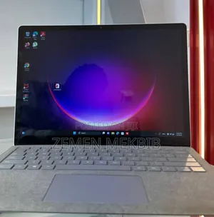 New Laptop Microsoft Surface 8GB Intel Core i5 SSD 256GB