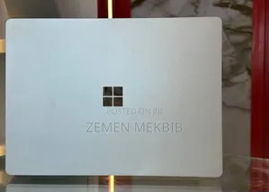New Laptop Microsoft Surface 8GB Intel Core i5 SSD 256GB