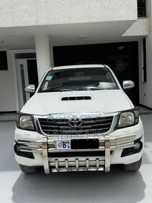 Toyota Hilux 2013 White