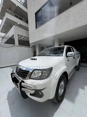Toyota Hilux 2013 White