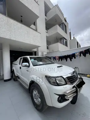 Toyota Hilux 2013 White