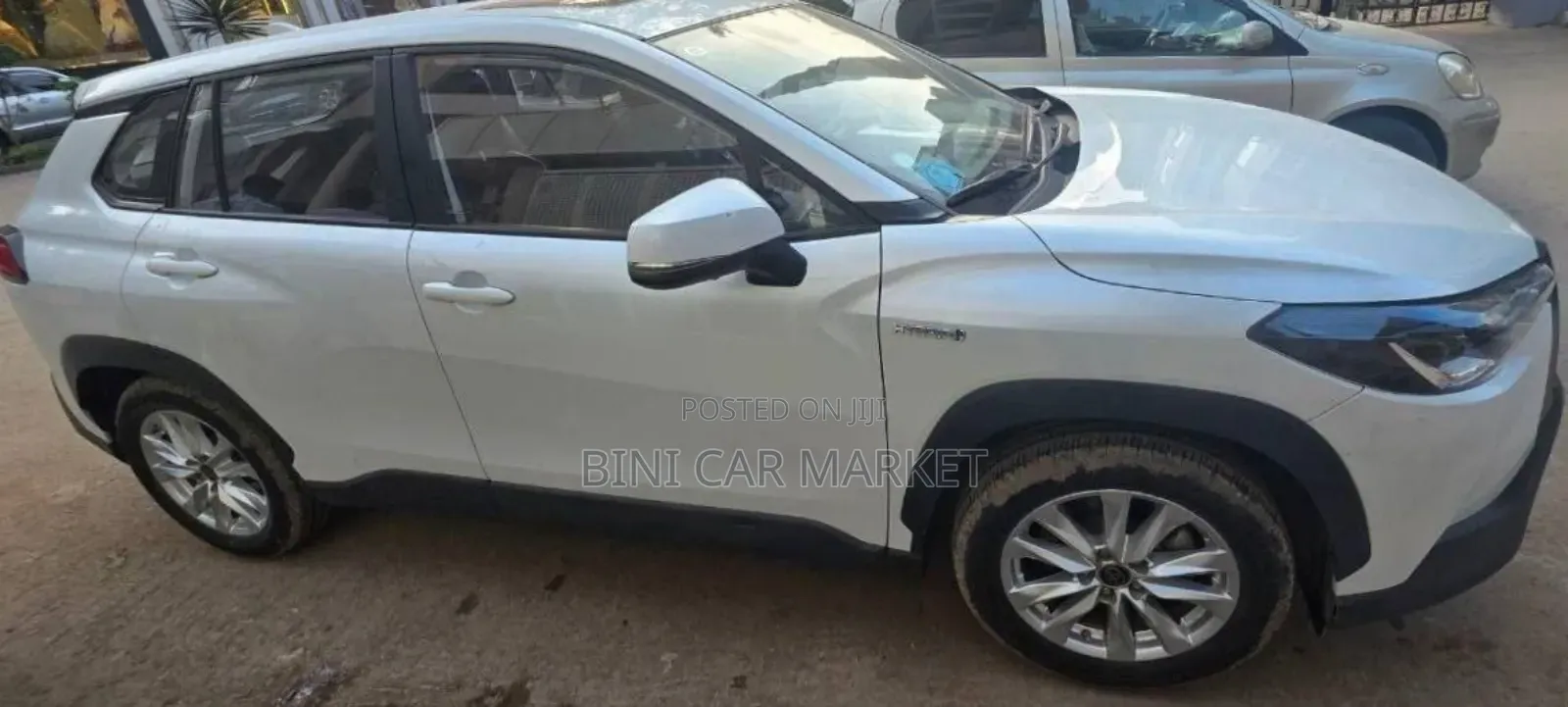 Toyota Corolla Cross Hybrid 2024 White