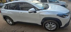 Toyota Corolla Cross Hybrid 2024 White