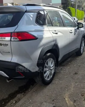 Toyota Corolla Cross Hybrid 2024 White