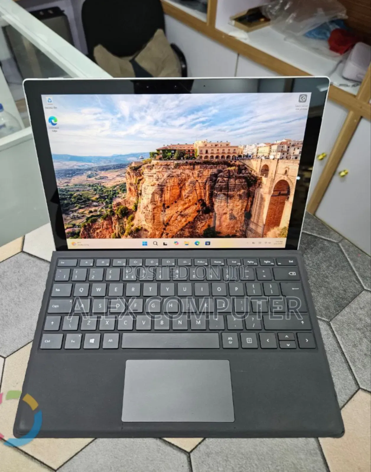 New Laptop Microsoft Surface Pro 7+ 16GB Intel Core i7 SSD 256GB