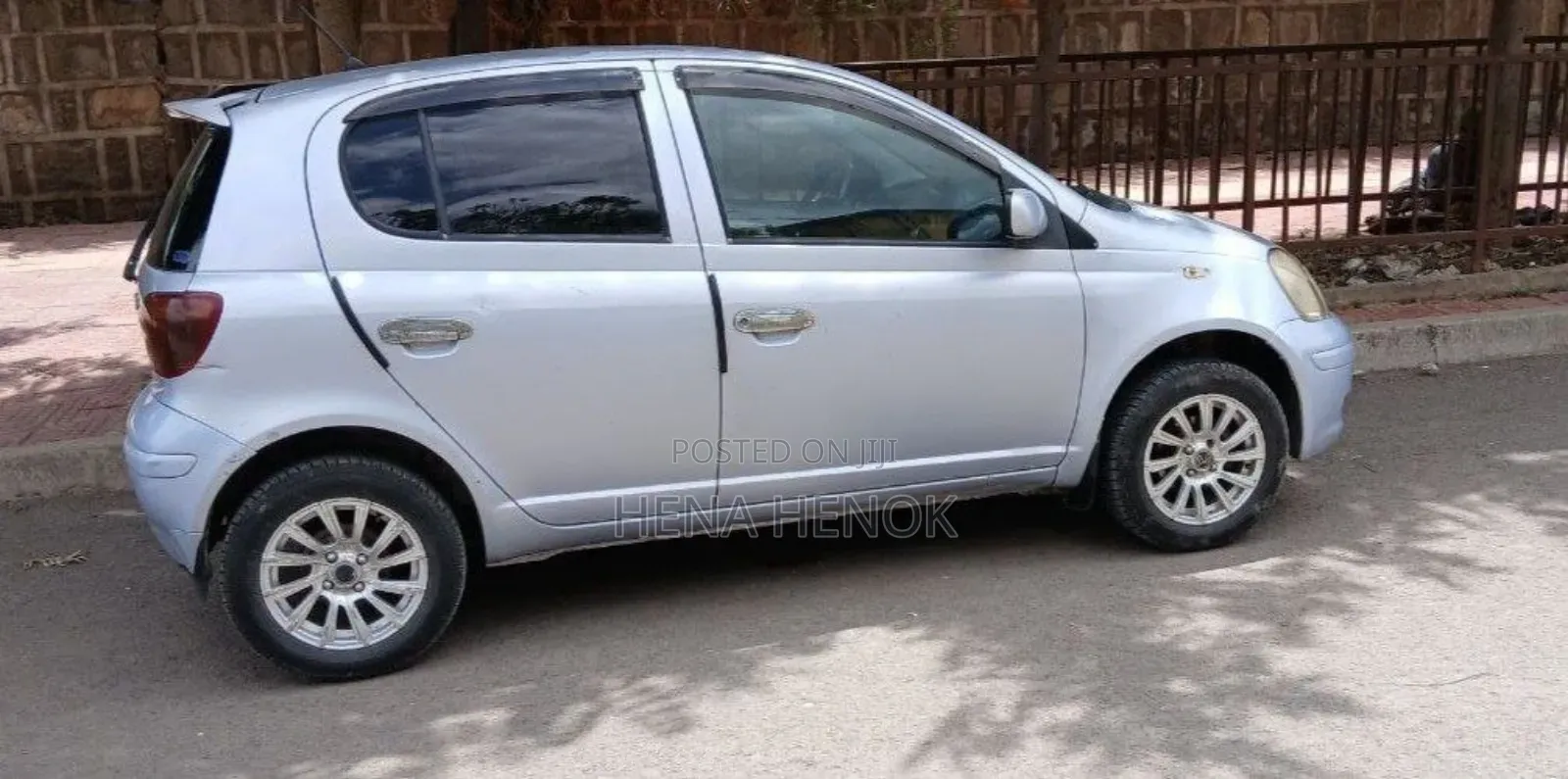 Toyota Vitz 2004 Silver