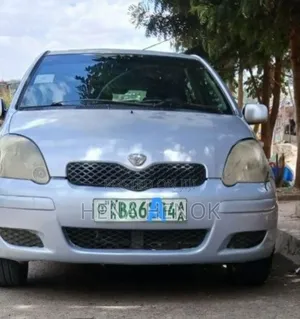 Toyota Vitz 2004 Silver