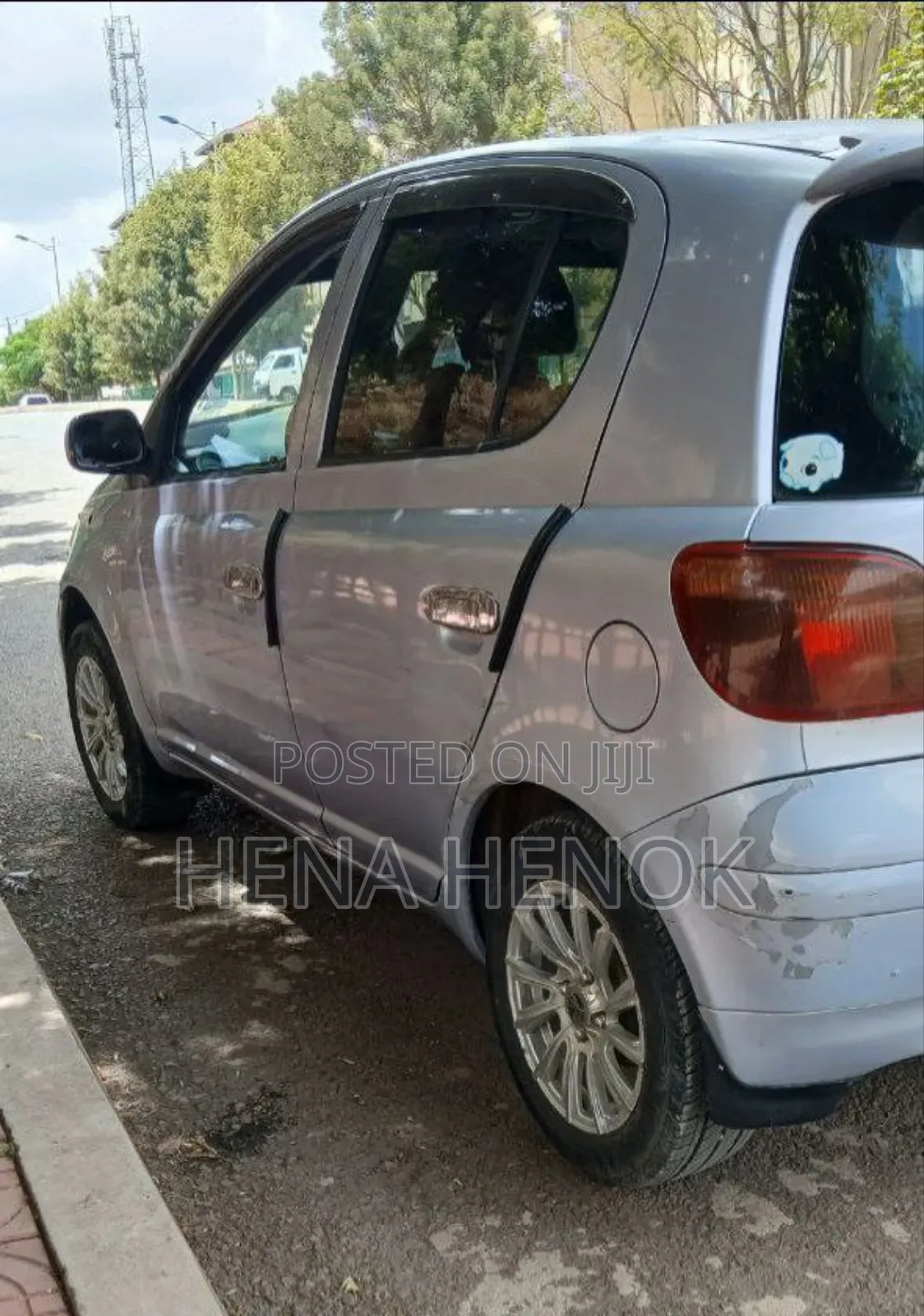 Toyota Vitz 2004 Silver