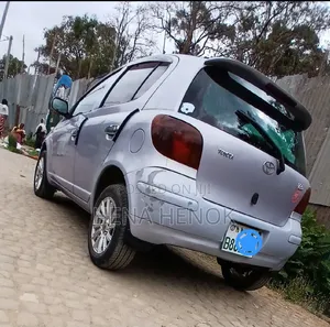 Toyota Vitz 2004 Silver