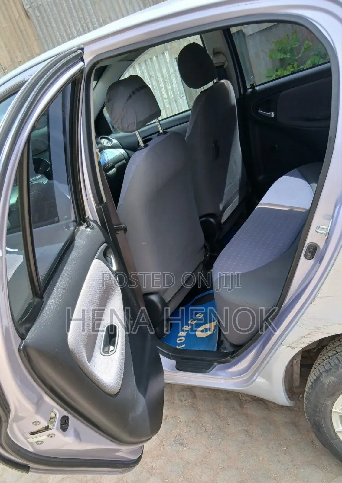 Toyota Vitz 2004 Silver