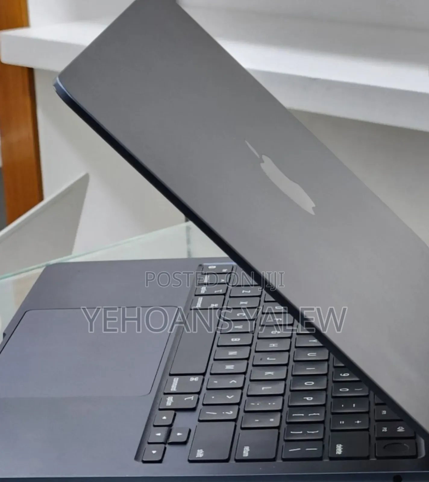 New Laptop Apple MacBook Air 2024 M3 13-inch 16GB Apple M3 SSD 512GB