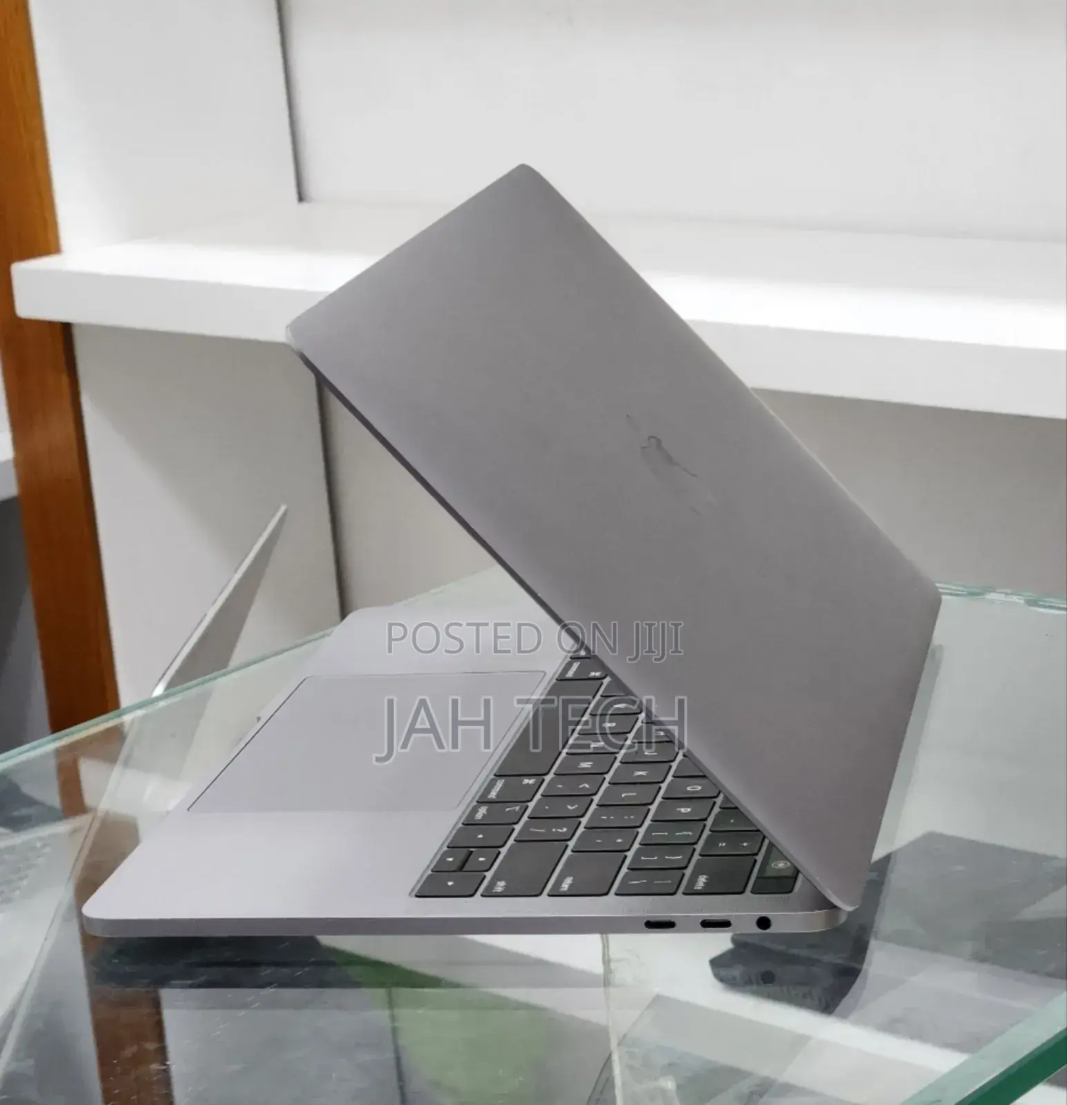New Laptop Apple MacBook Pro 2019 16GB Intel Core i7 SSD 1T