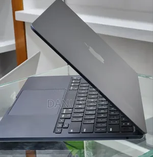 New Laptop Apple MacBook Air 2024 M3 13-inch 16GB Apple M3 SSD 512GB