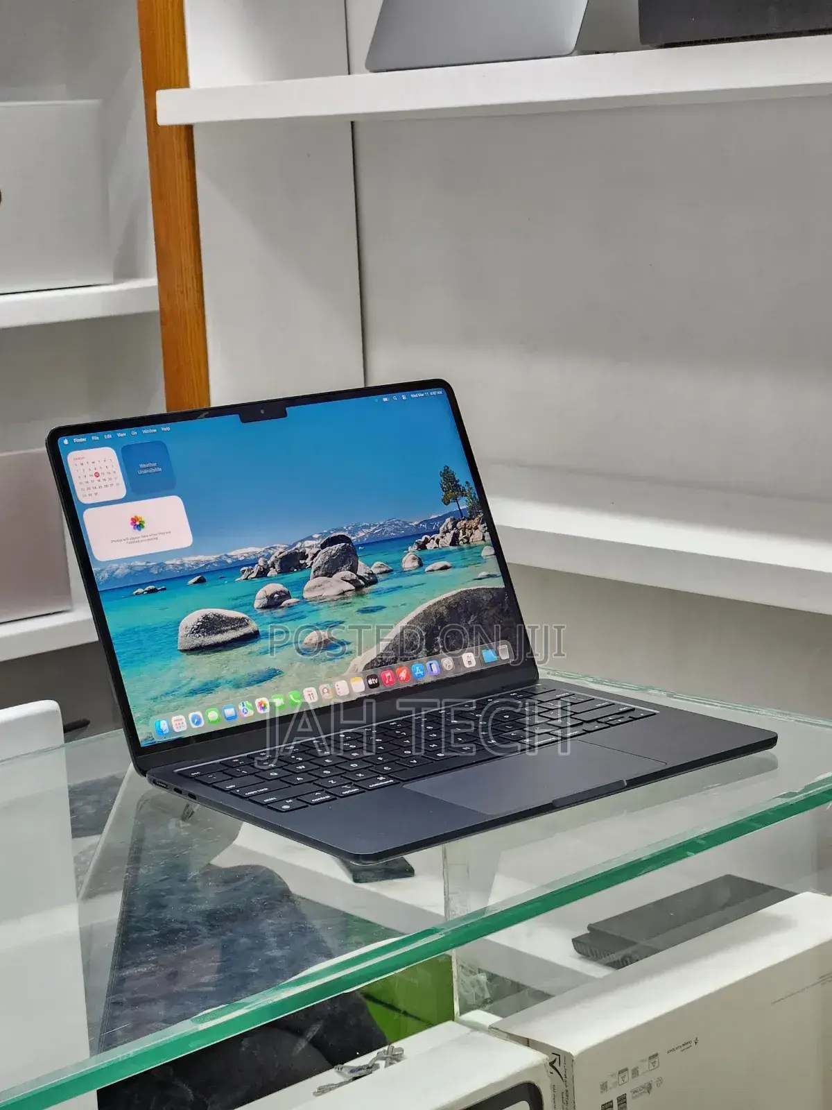New Laptop Apple MacBook Air 2024 M3 13-inch 16GB Apple M3 SSD 512GB