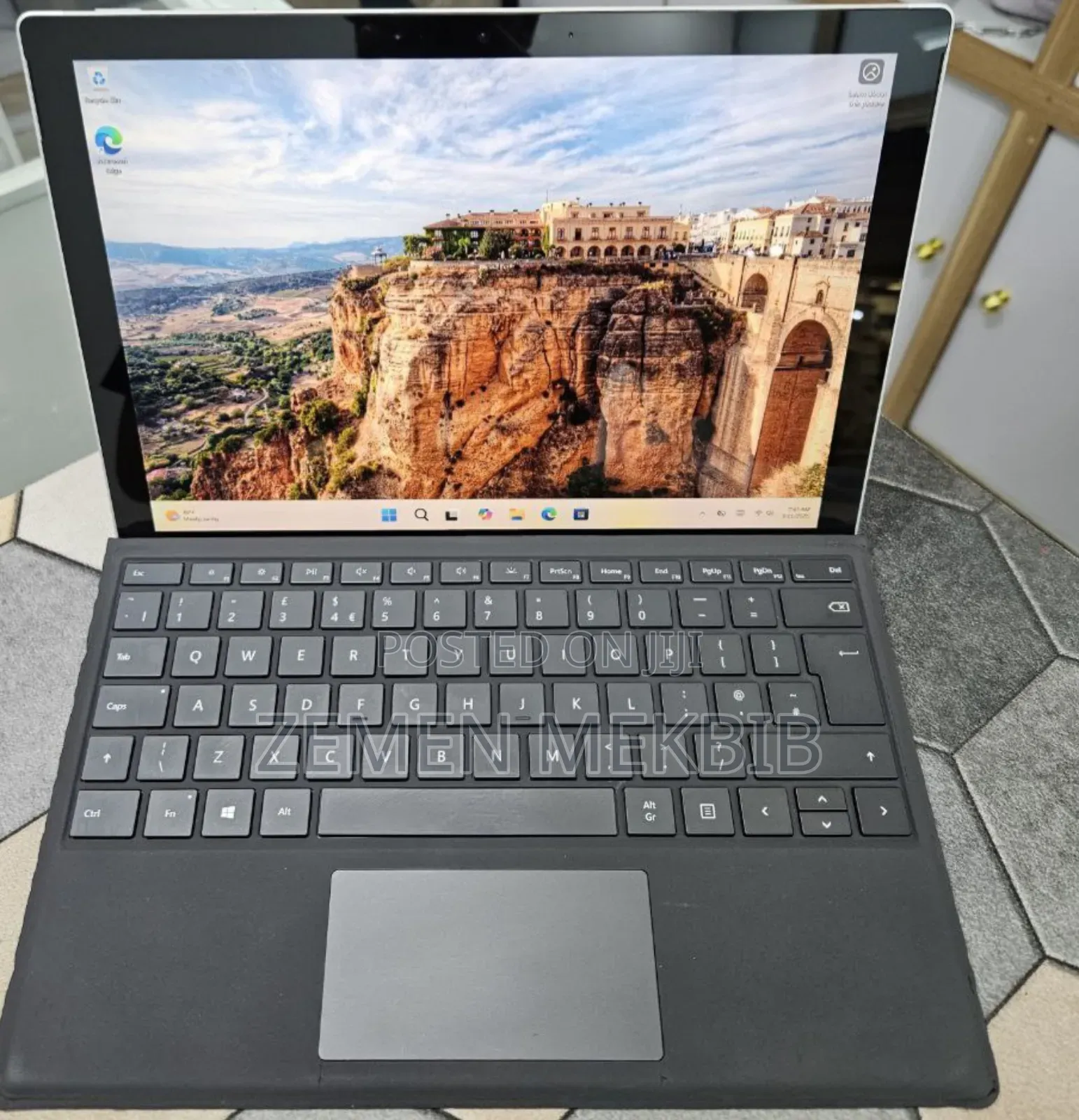 New Laptop Microsoft Surface 16GB Intel Core i7 SSD 256GB