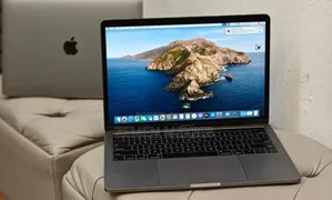 New Laptop Apple MacBook Pro 2019 16GB Intel Core i7 SSD 256GB