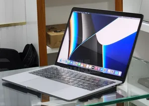 New Laptop Apple MacBook Pro M1 16GB Intel Core i7 SSD 256GB