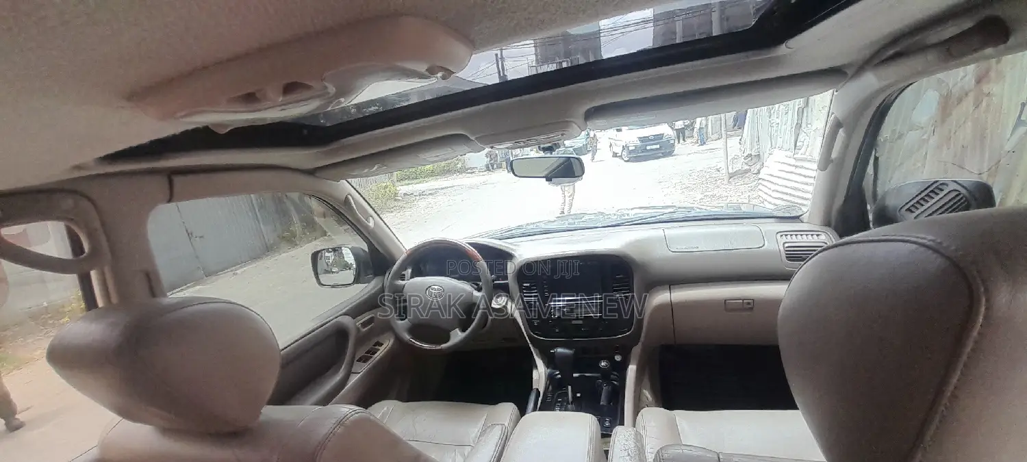 Toyota Land Cruiser 2004 Gray