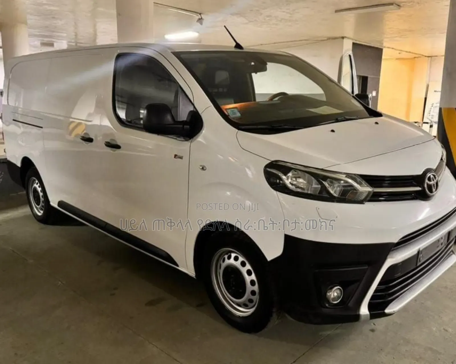 Toyota HiAce 2021 White