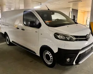 Toyota HiAce 2021 White