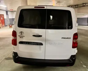 Toyota HiAce 2021 White