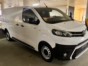 Toyota HiAce 2021 White