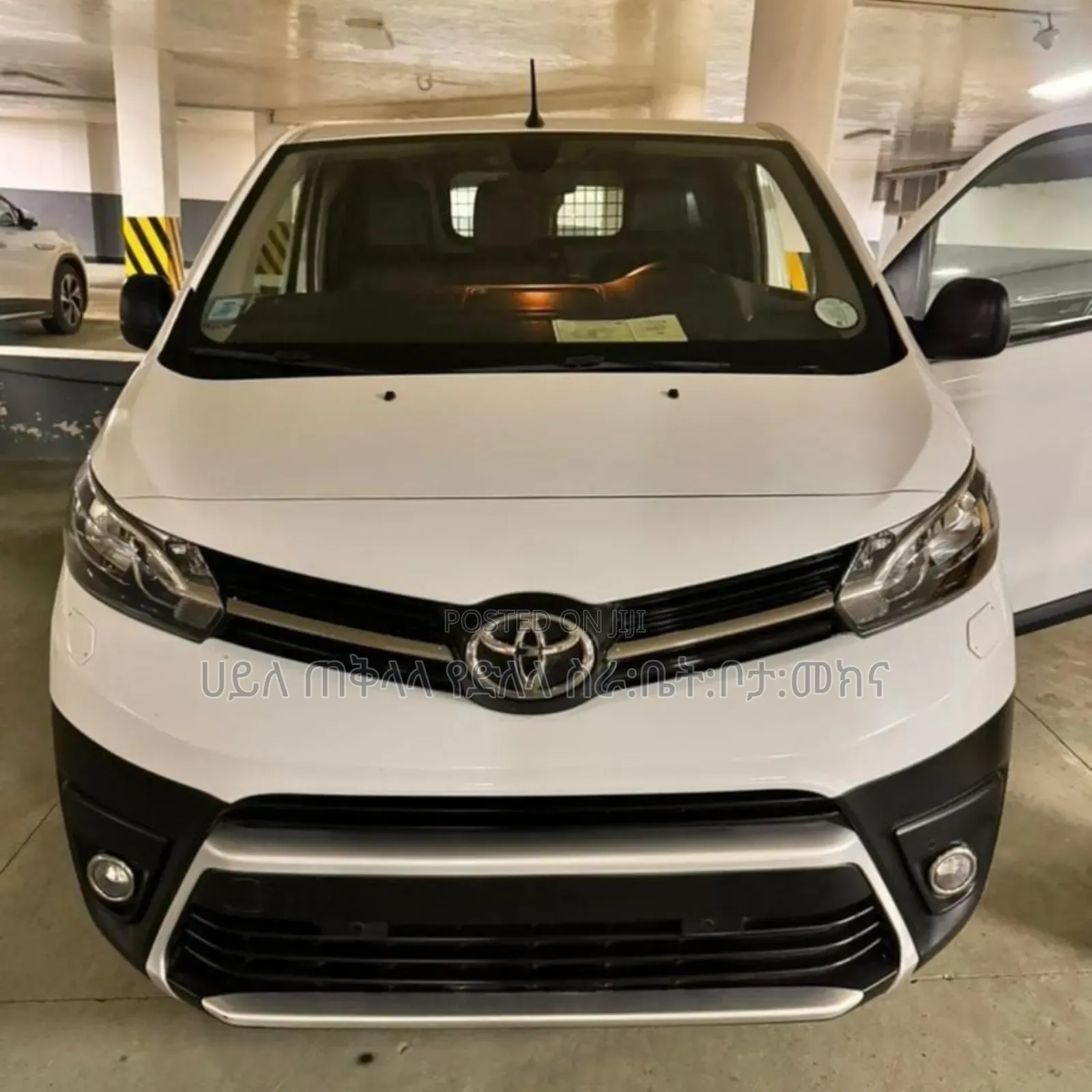 Toyota HiAce 2021 White