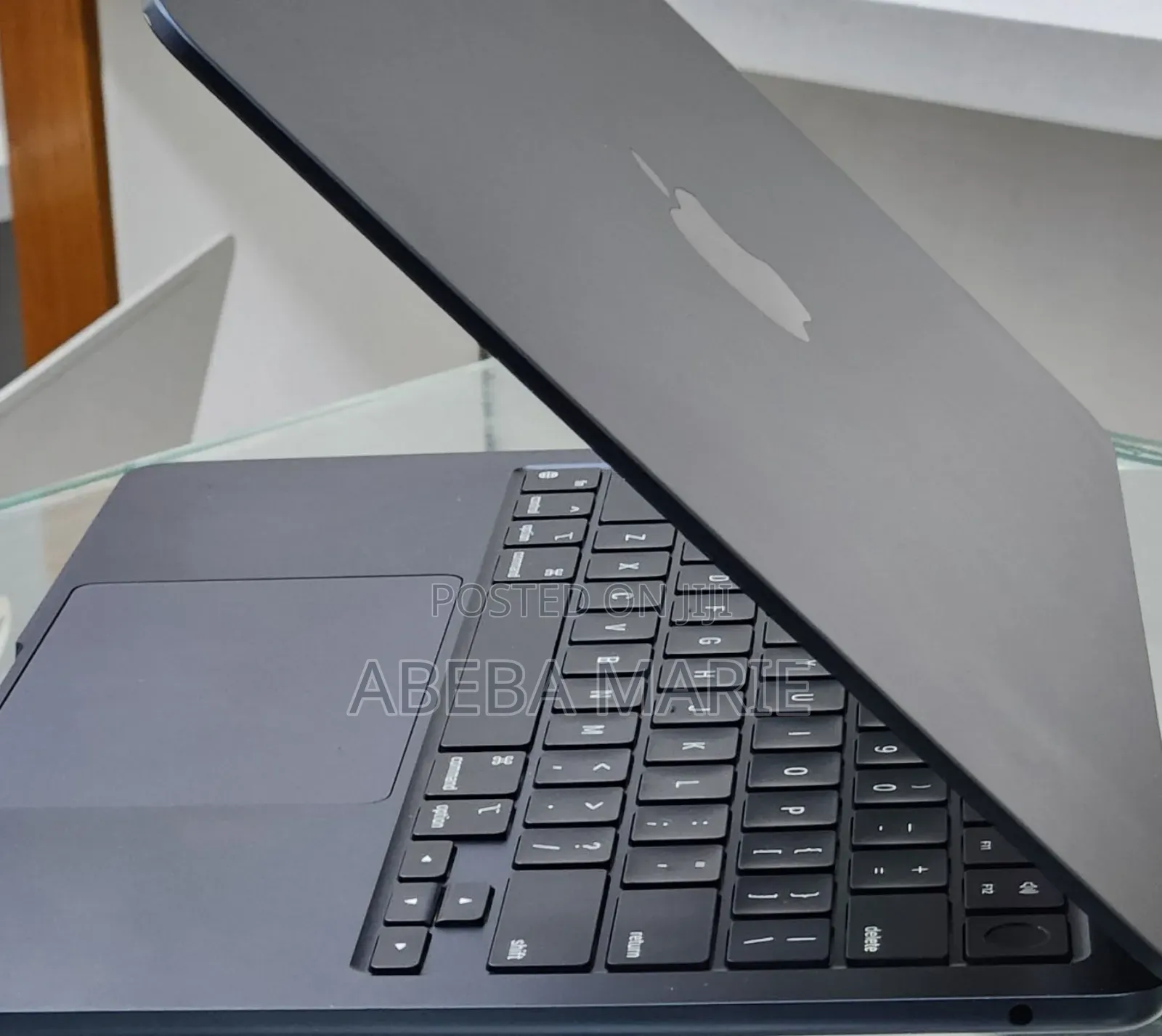 New Laptop Apple MacBook Air 2024 M3 13-inch 16GB Apple M3 SSD 512GB