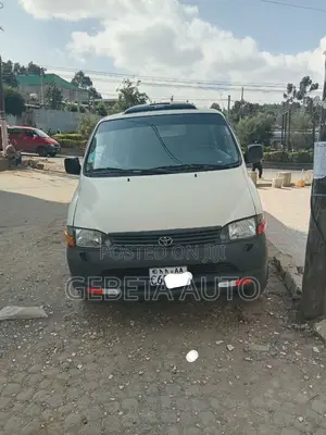 Toyota HiAce 2004