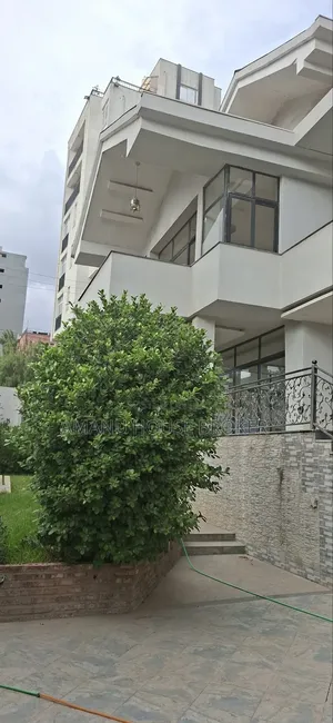 6bdrm House in Addis Abeba, Kirkos for sale