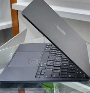 New Laptop Apple MacBook Air 2024 M3 13-inch 16GB Apple M3 SSD 512GB