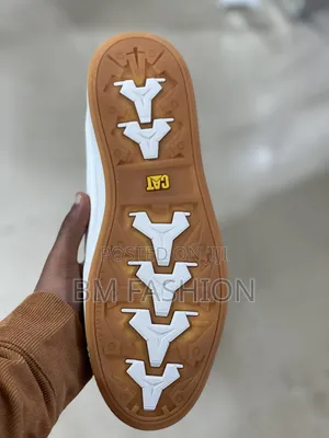 Cat (Caterpillar) All White Leather Shoes With Contrast Gum Outsole