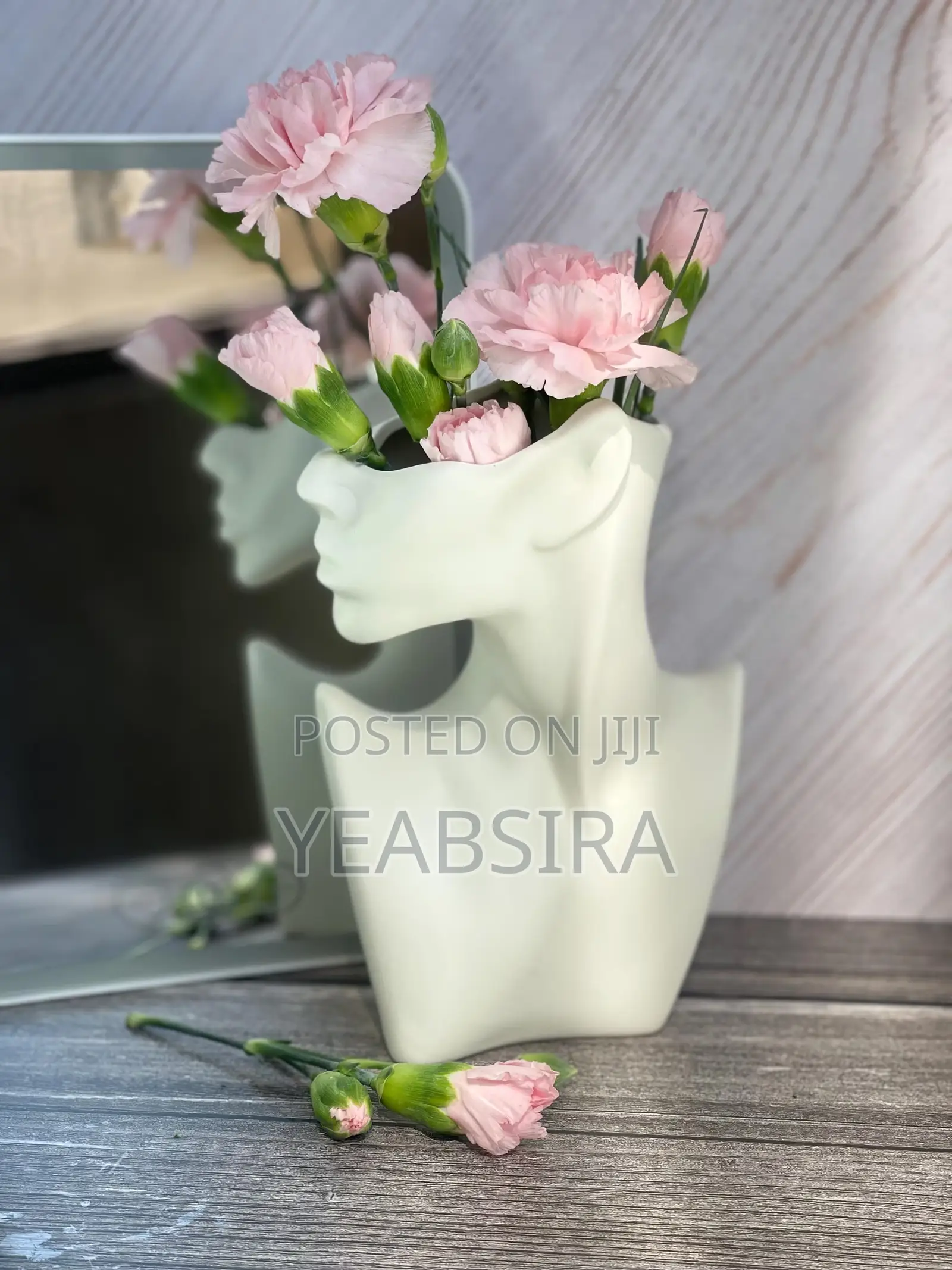 Face Statue, a Modern Decoration