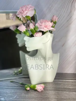 Face Statue, a Modern Decoration