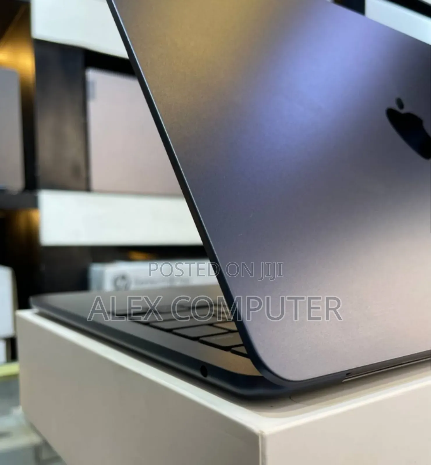 New Laptop Apple MacBook Air 2025 M4 13-inch 16GB Apple M4 SSD 512GB