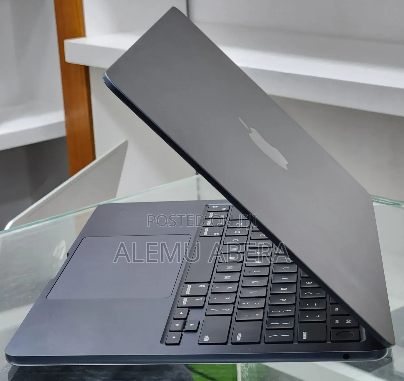 New Laptop Apple MacBook Air 2024 M3 13-inch 16GB Apple M3 SSD 512GB