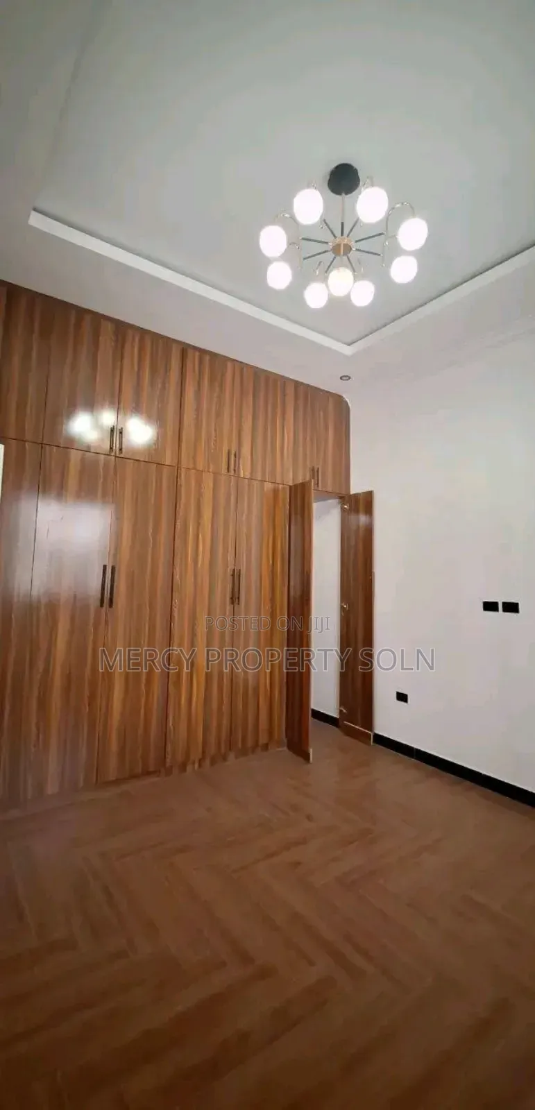 5bdrm House in Yeka for sale