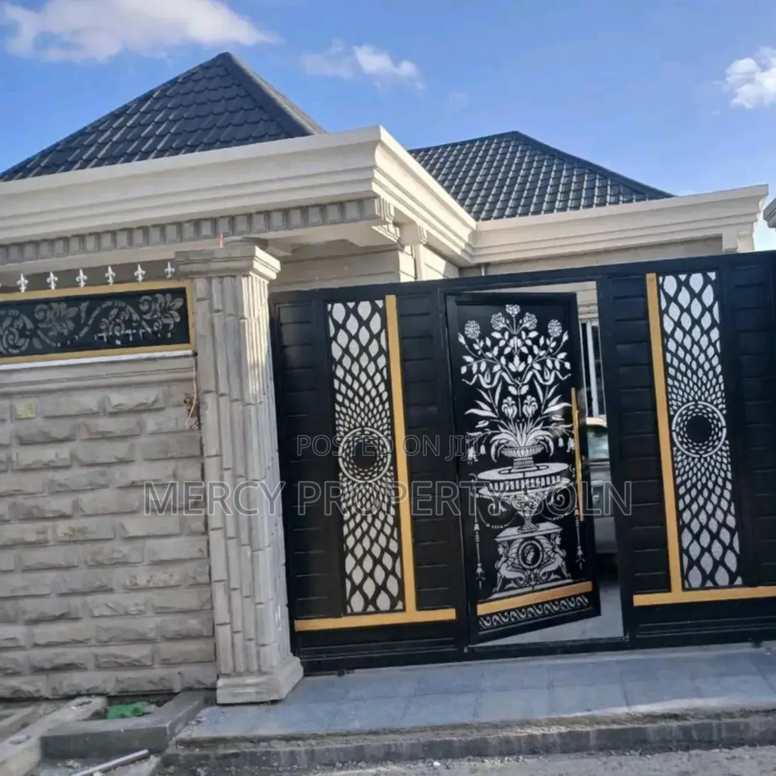 5bdrm House in Yeka for sale