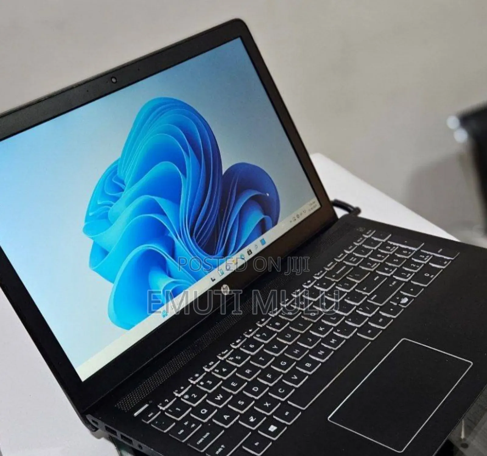 New Laptop HP Pavilion 15 8GB Intel Core i7 SSD 256GB