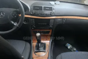 Mercedes-Benz E200 2006