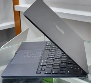 New Laptop Apple MacBook Air 2024 M3 13-inch 16GB Apple M3 SSD 512GB