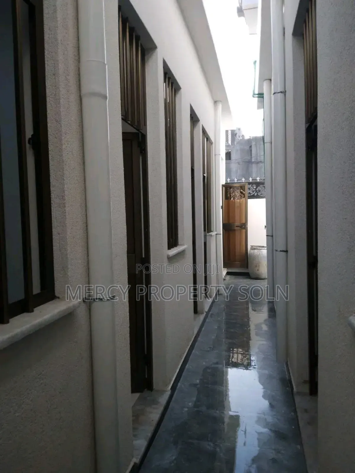 5bdrm House in Yeka for sale