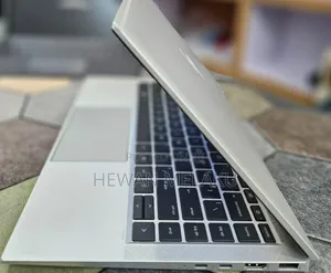 New Laptop HP EliteBook 1040 G8 16GB Intel Core i7 SSD 512GB